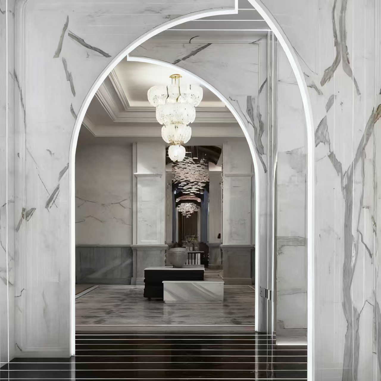 لماذا يعتبر الرخام الأبيض لبطن السمكة شائعًا جدًا؟