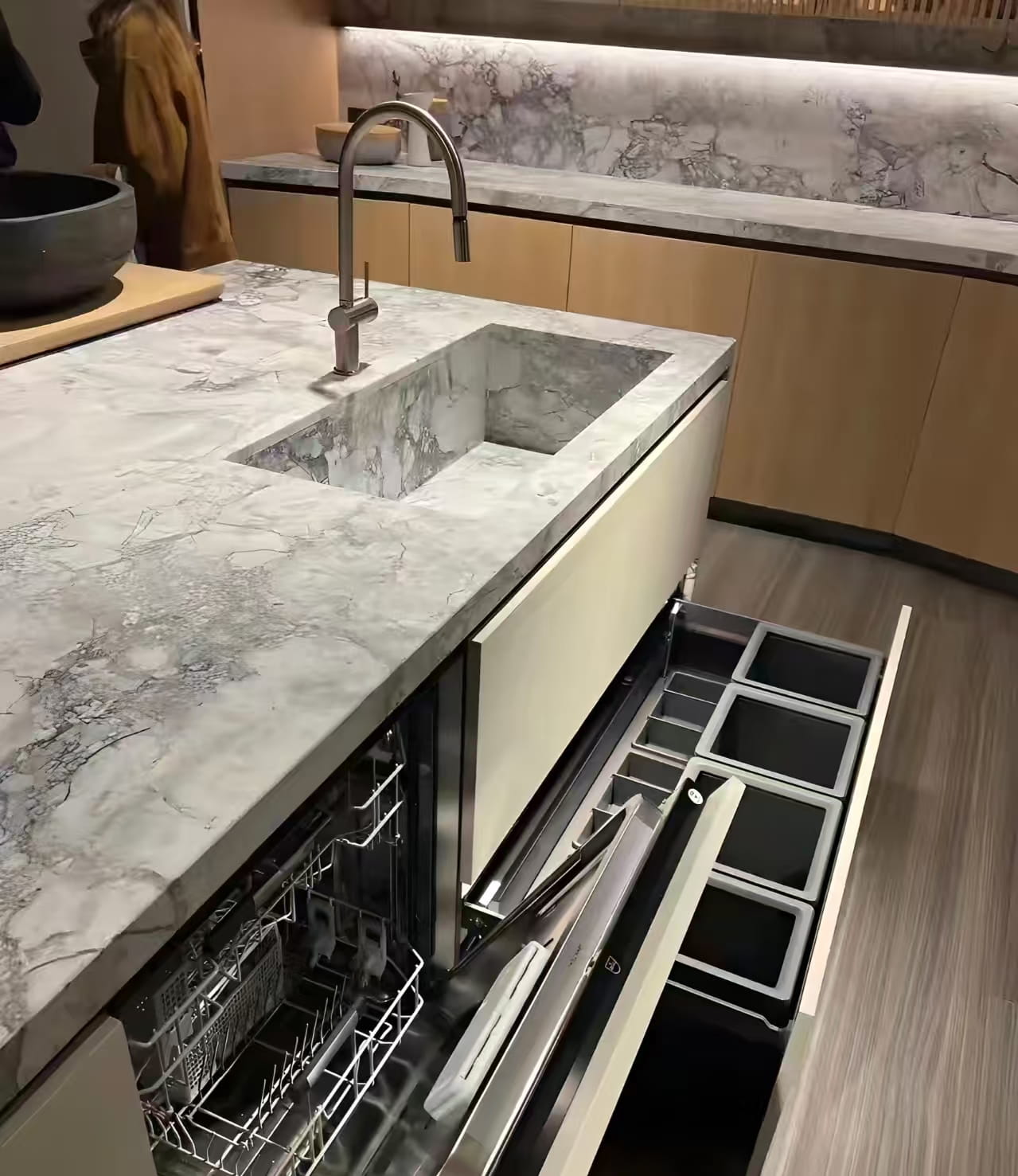 هل جزيرة المطبخ الخاصة بك مجرد طاولة مليئة بالأشياء؟