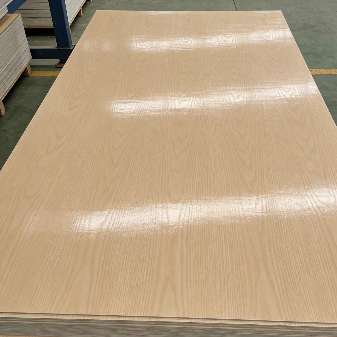 هل يحتاج البولي فينيل كلوريد (PVC) إلى مادة أساسية أم يكفي استخدام الغراء فقط؟